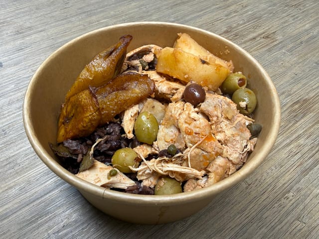 Fricase de Pollo Rice Bowl.