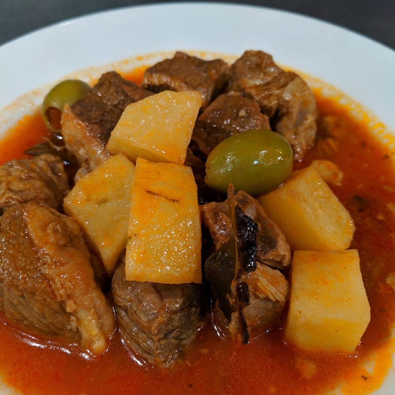 Delicious Carne con Papas Awaits